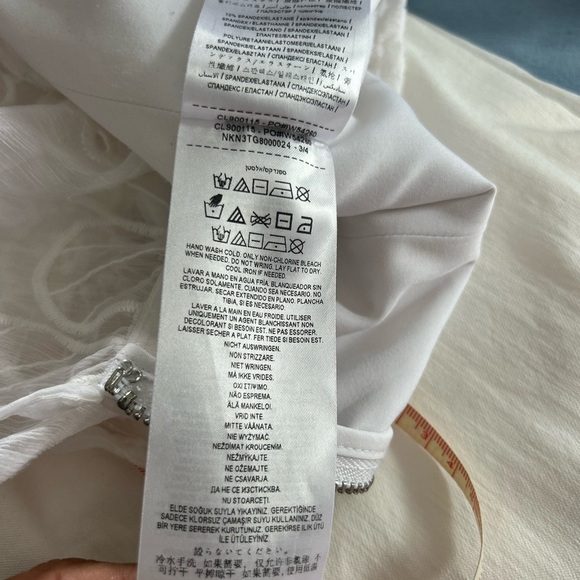 ➕Guess White Floral Off-Shoulder Top medium - Picture 8 of 8